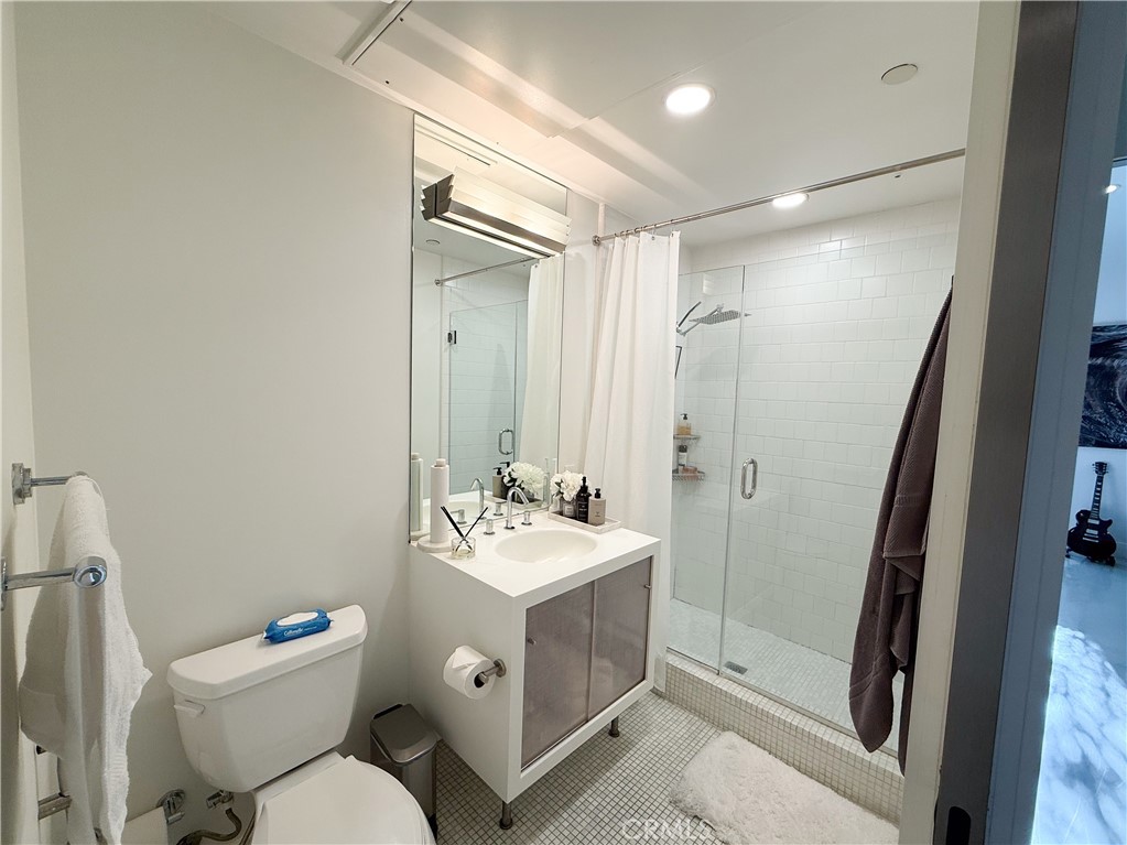 901 Hancock Avenue 209