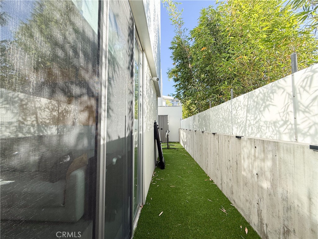 901 Hancock Avenue 209