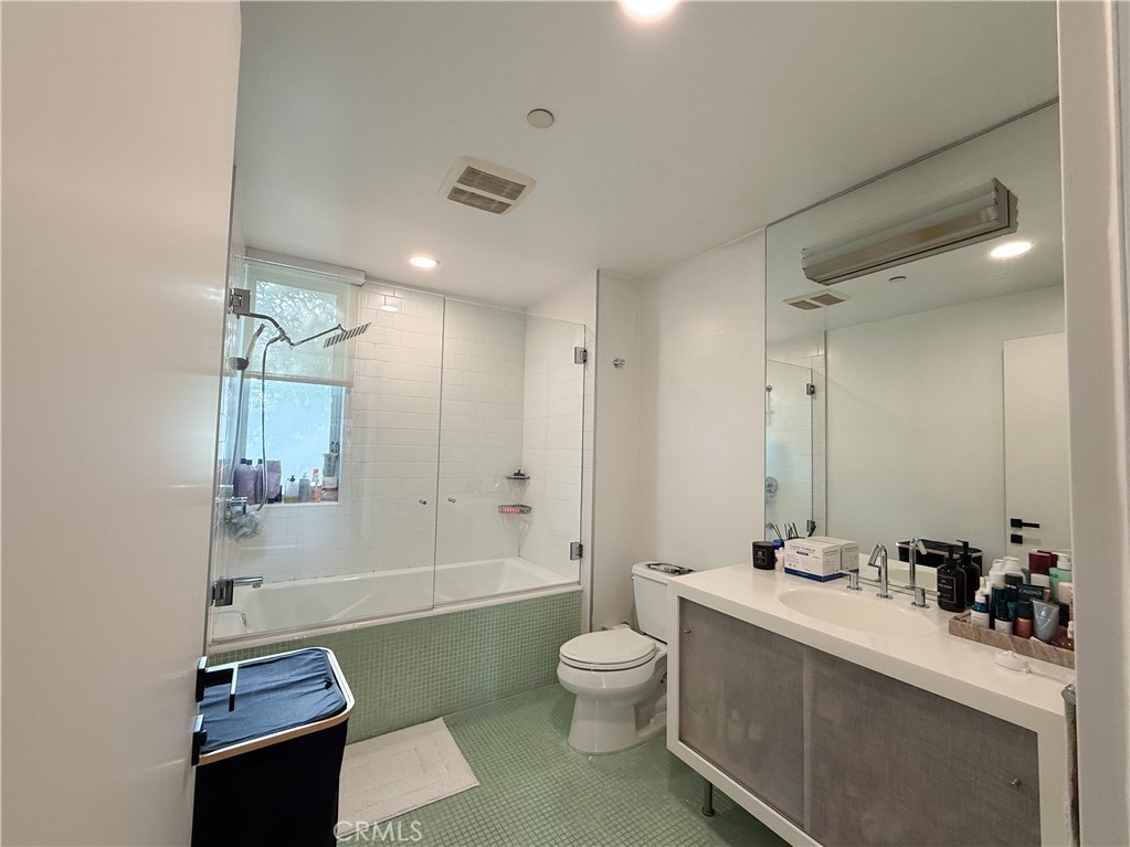 901 Hancock Avenue 209