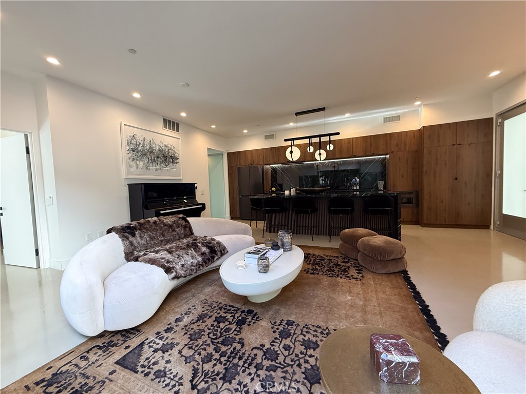 901 Hancock Avenue 209