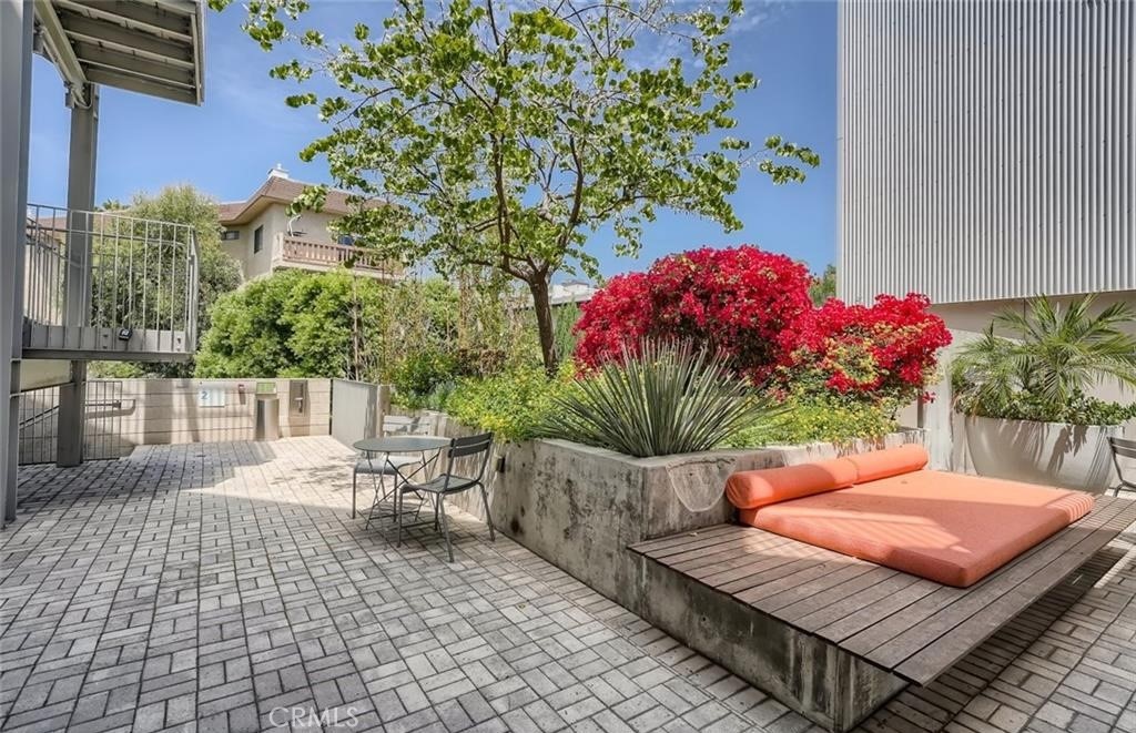 901 Hancock Avenue 209