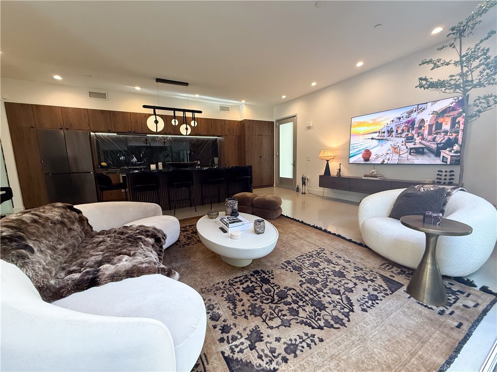 901 Hancock Avenue 209