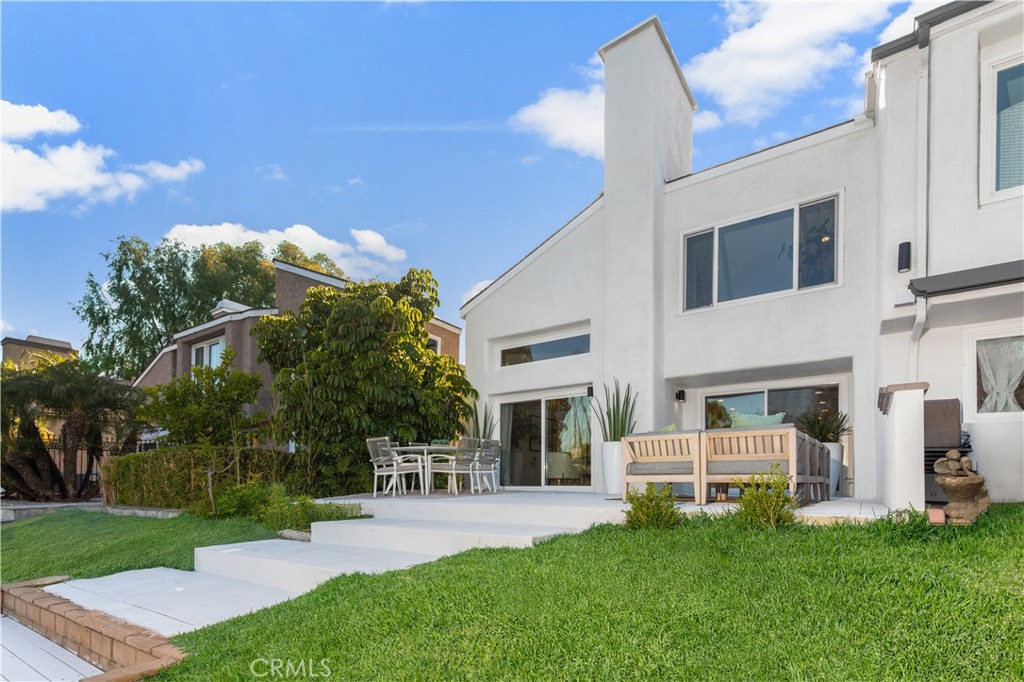 22526 Lake Forest Lane