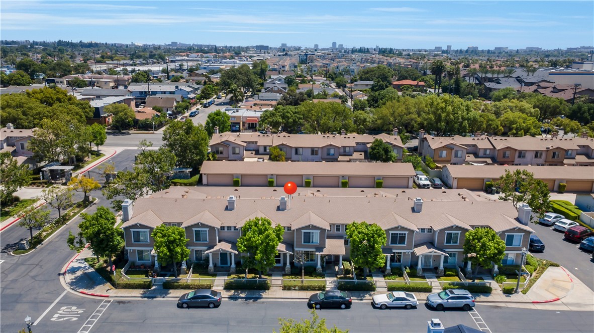 970 E Chestnut