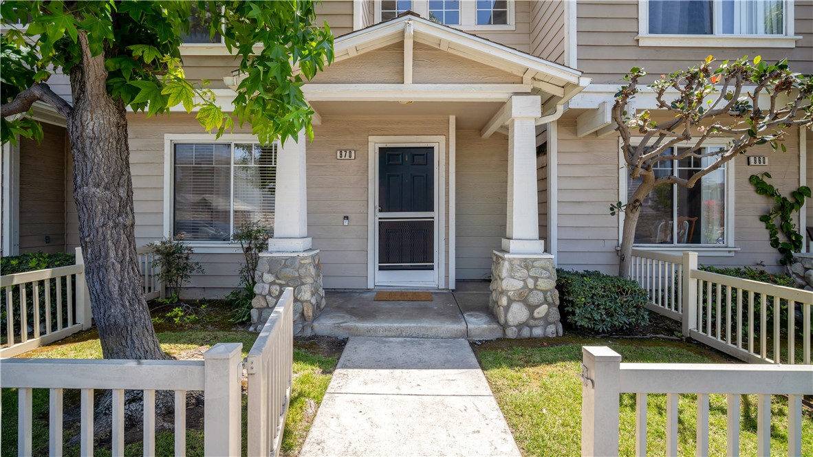 970 E Chestnut