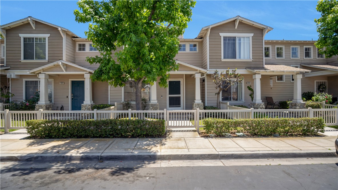 970 E Chestnut