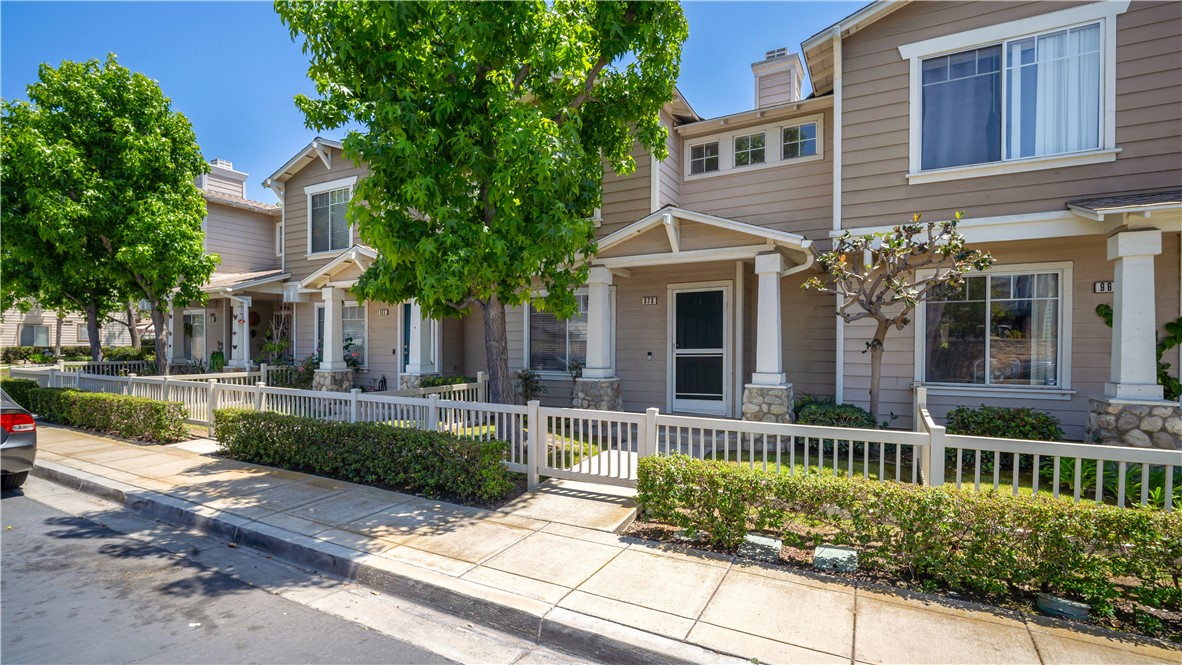 970 E Chestnut