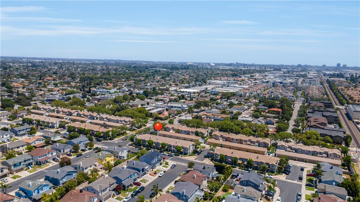 970 E Chestnut