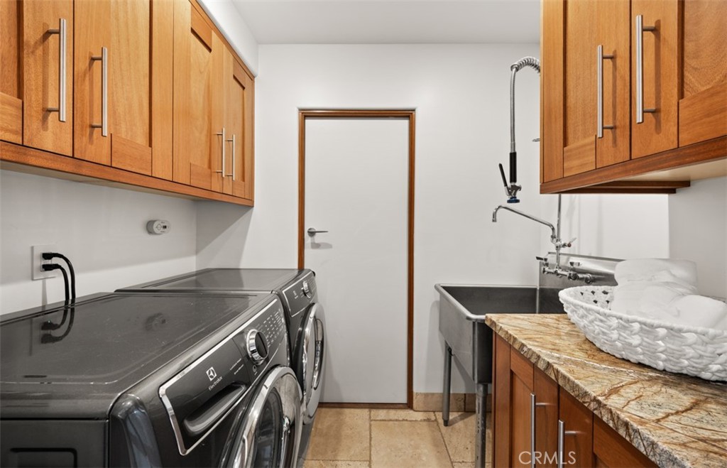 2615 Victoria