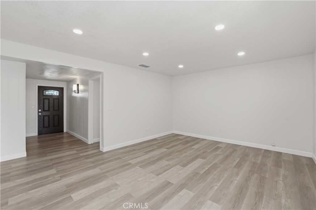 1375 N Chestnut