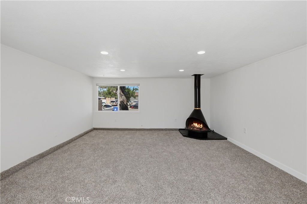 1375 N Chestnut