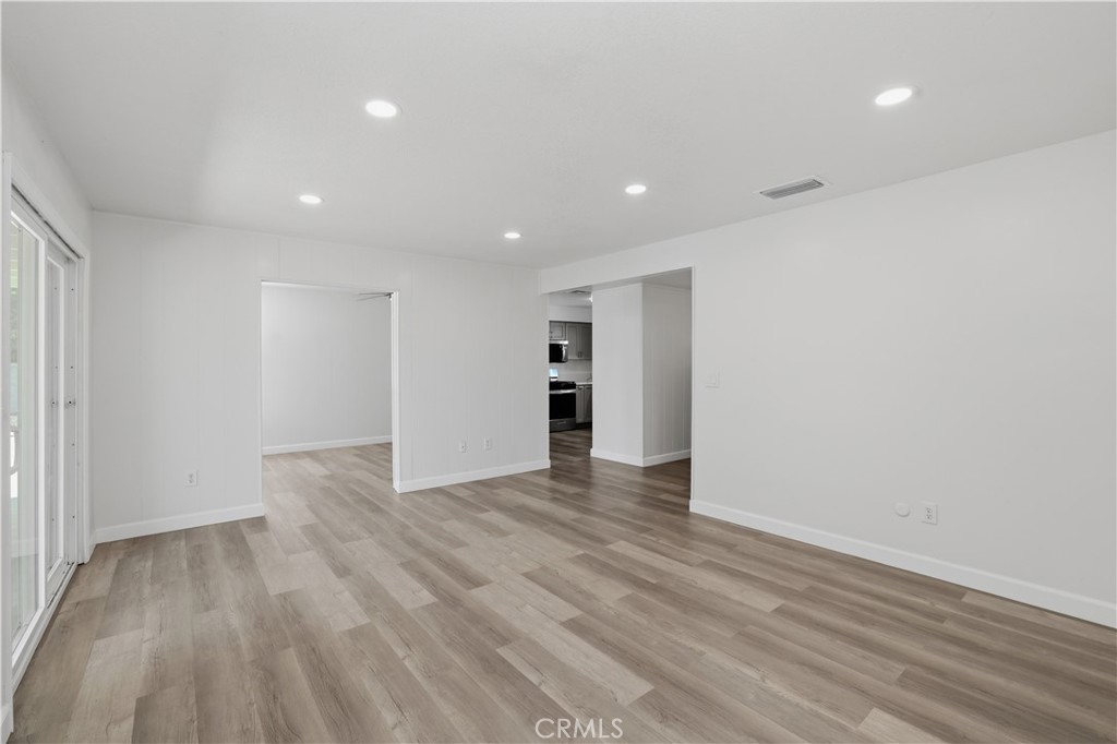 1375 N Chestnut