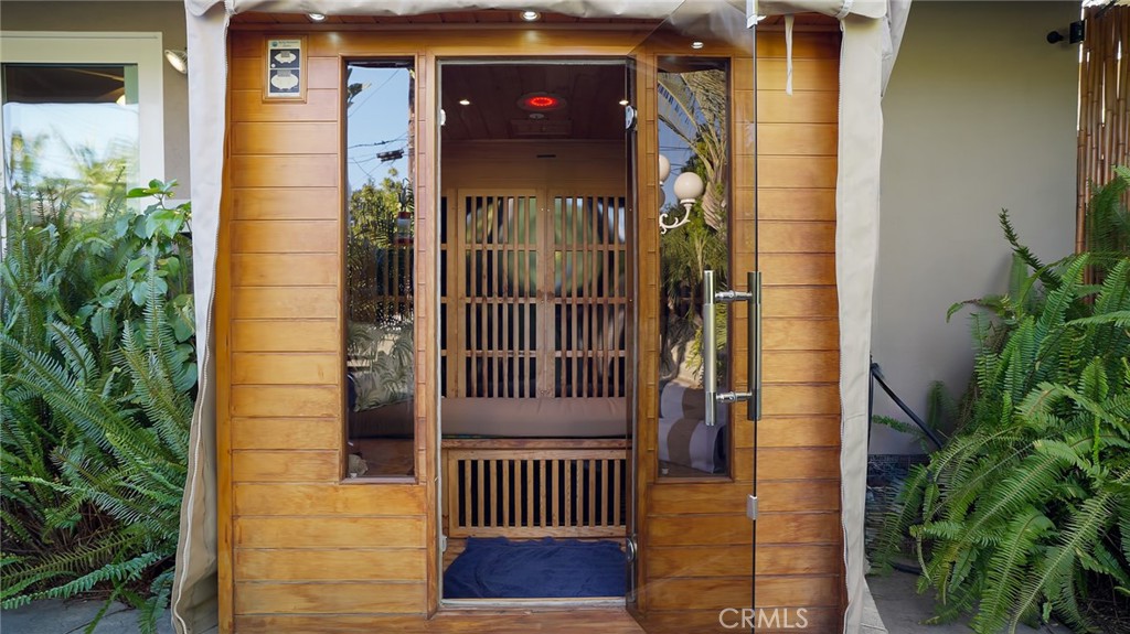 2129 N Pine