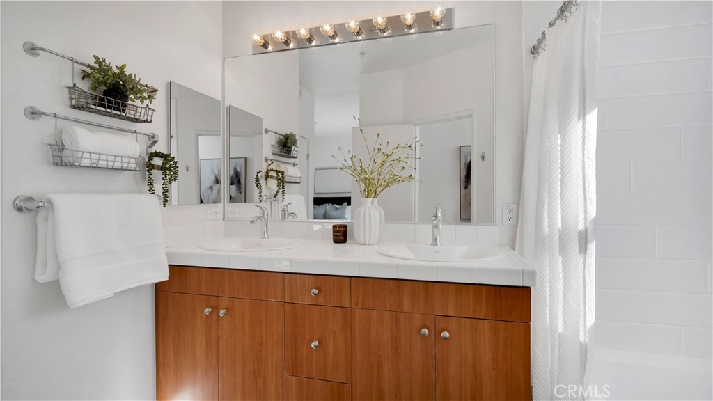 247 E Jeanette