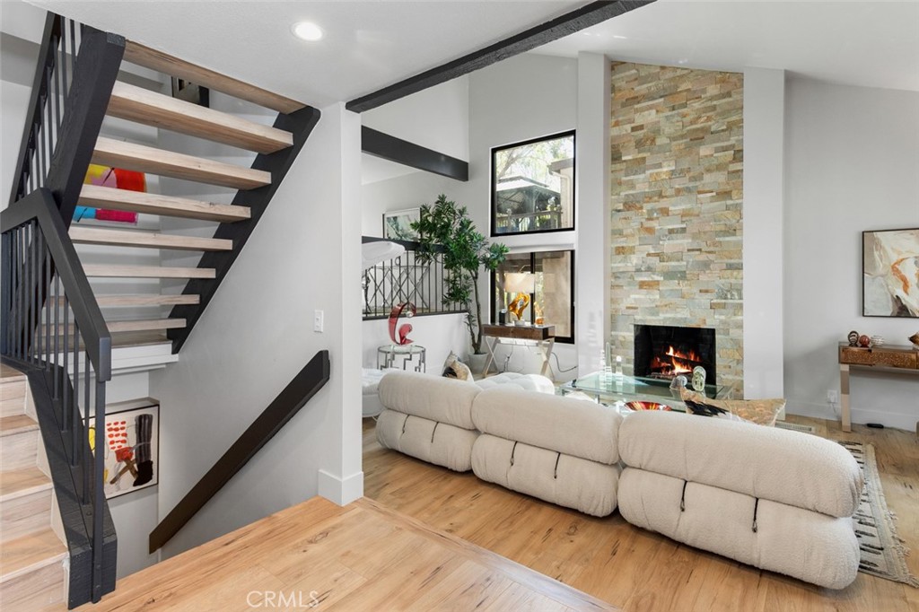 24946 Ravenswood