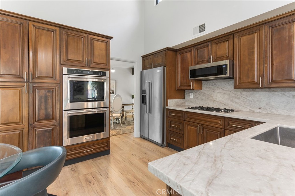 24946 Ravenswood