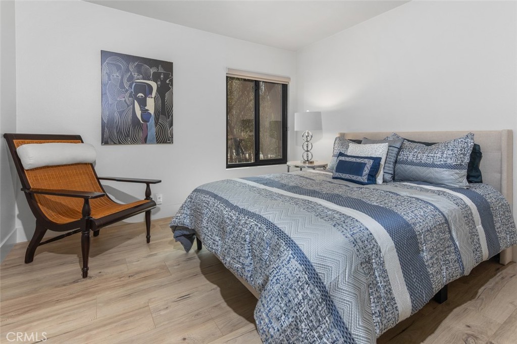 24946 Ravenswood