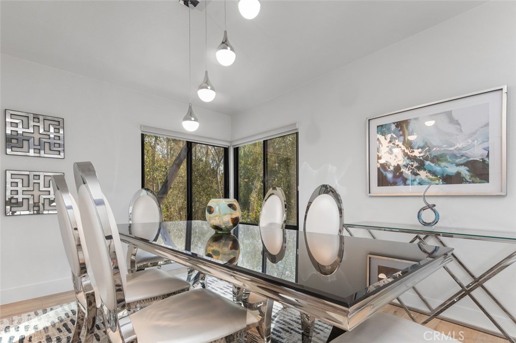 24946 Ravenswood