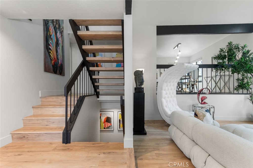 24946 Ravenswood