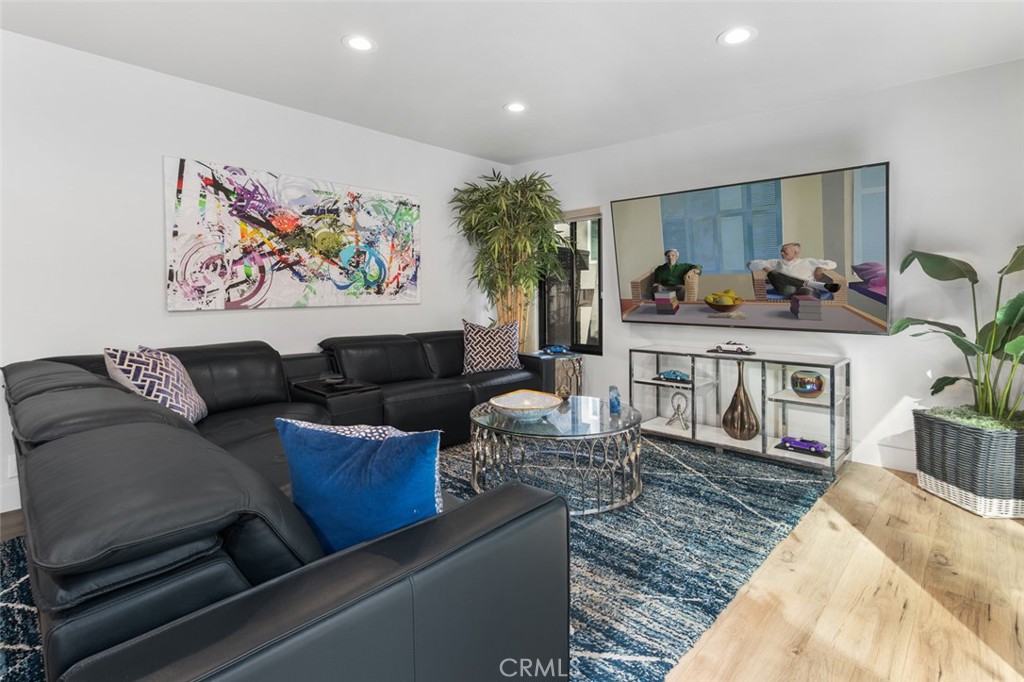 24946 Ravenswood
