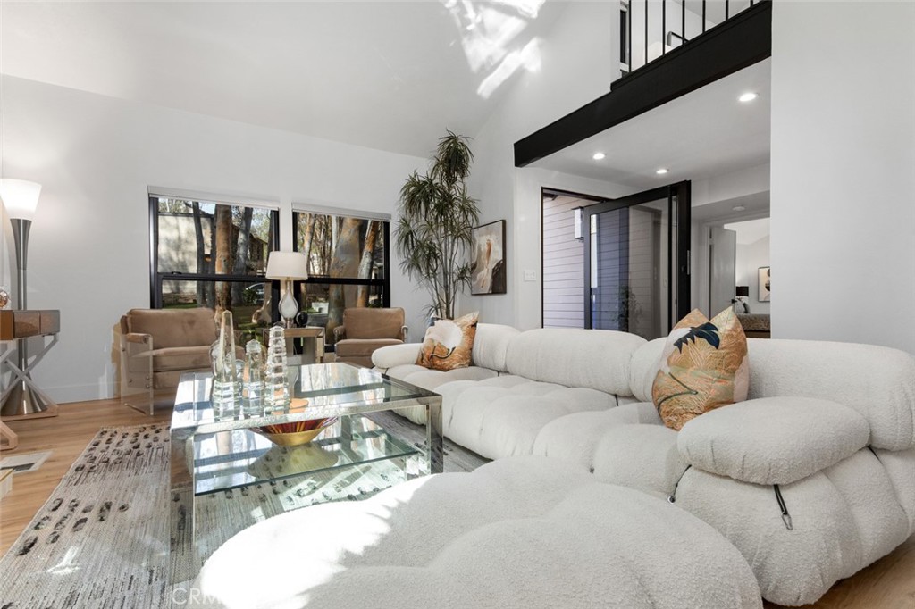 24946 Ravenswood