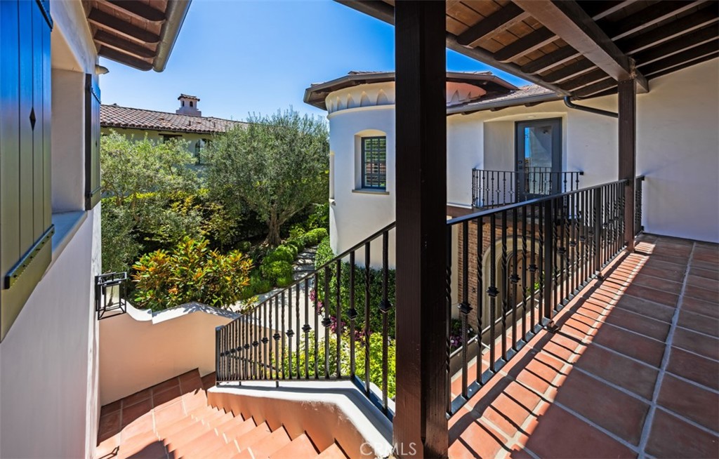 1 Ocean Bluff