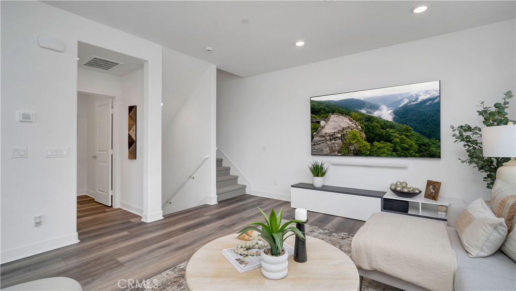 1669 W Lincoln Avenue 102