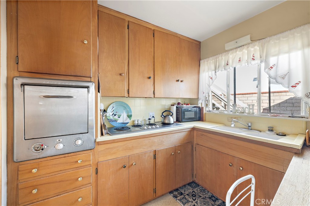 2012 E Ocean Boulevard