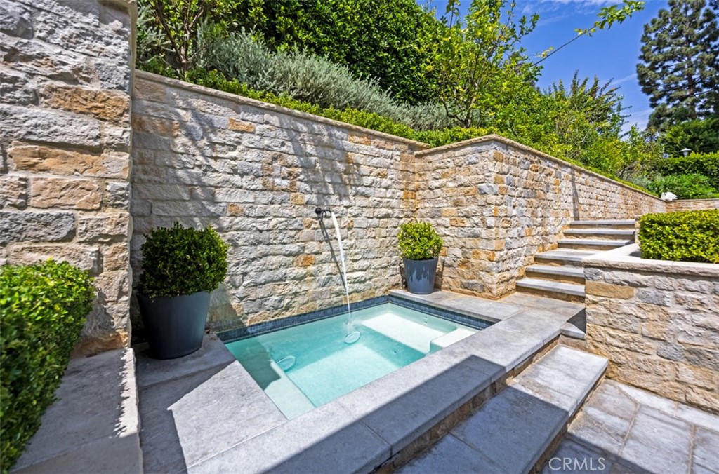 7 Oakmont Lane