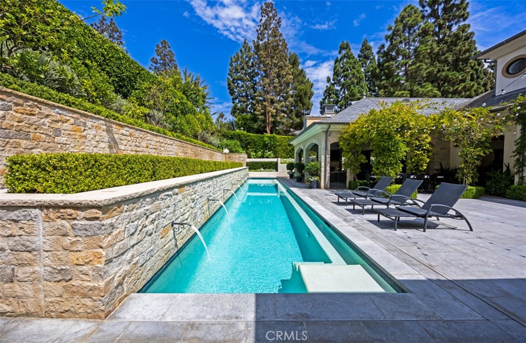 7 Oakmont Lane