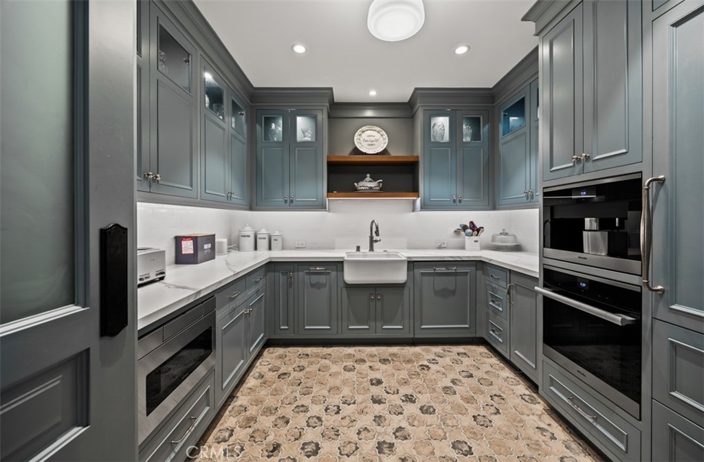 7 Oakmont Lane