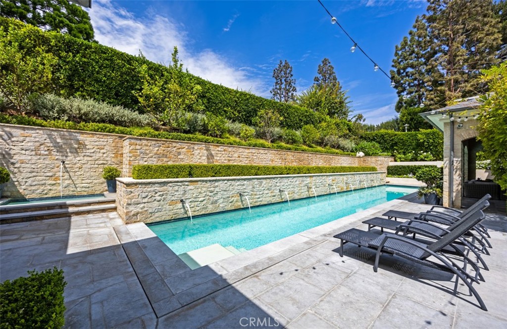 7 Oakmont Lane