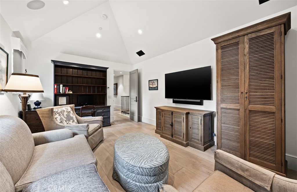 7 Oakmont Lane