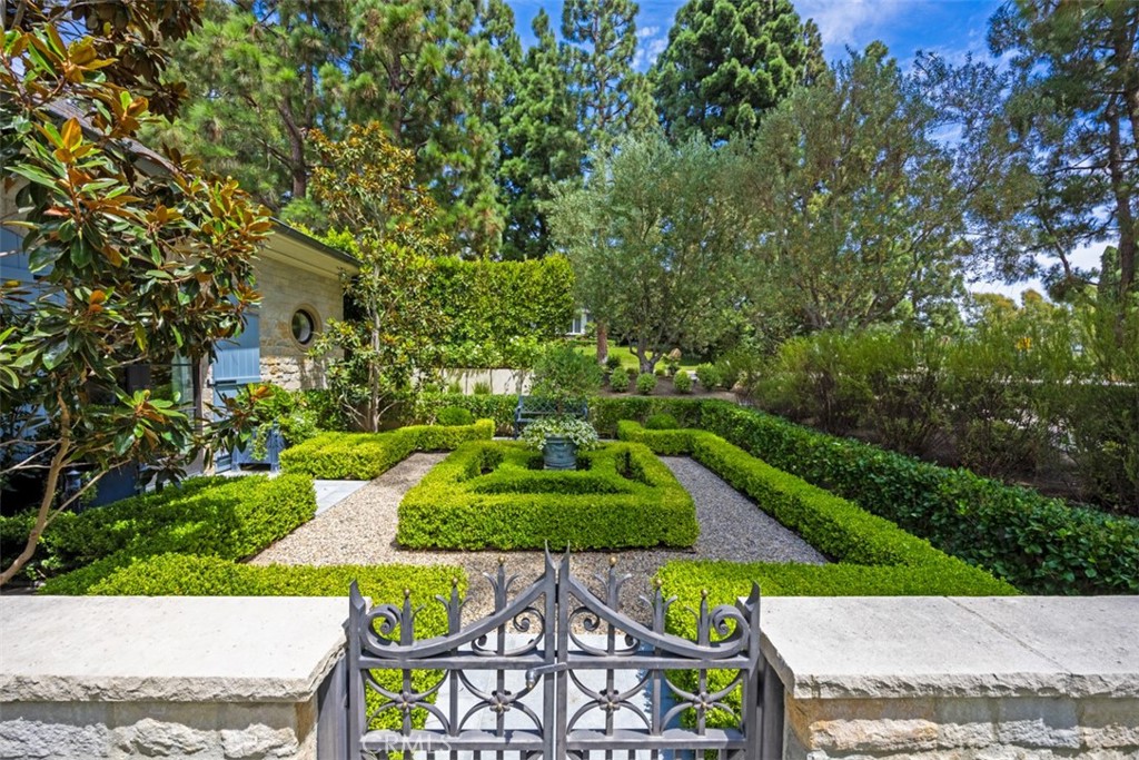 7 Oakmont Lane