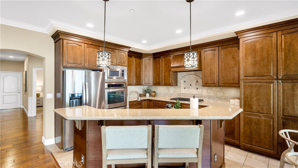 475 S Laureltree