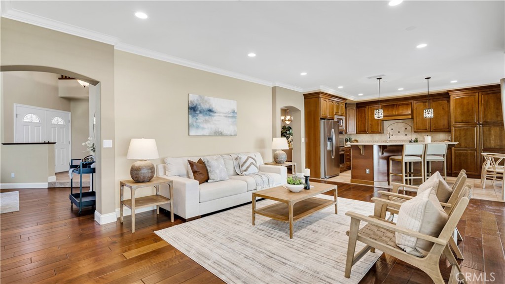 475 S Laureltree