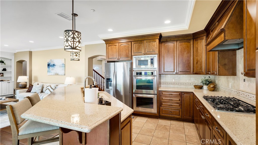 475 S Laureltree