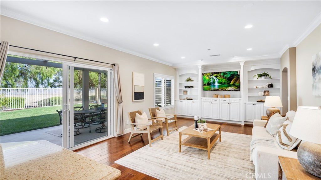 475 S Laureltree