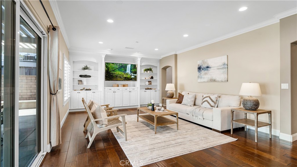 475 S Laureltree