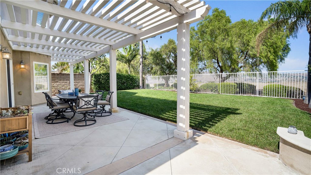 475 S Laureltree