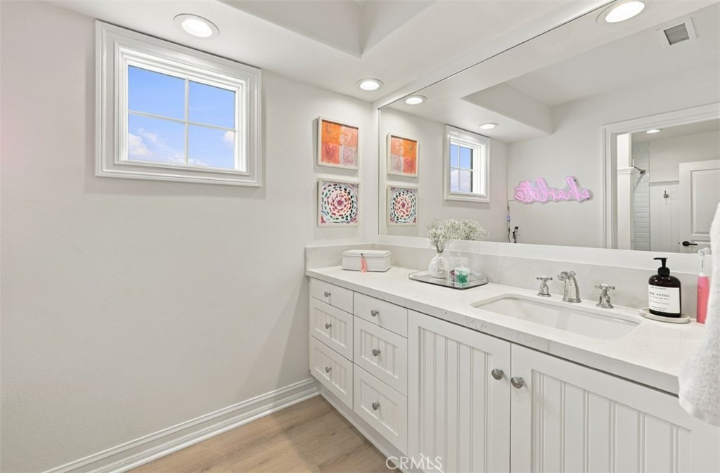 1 Cape Danbury