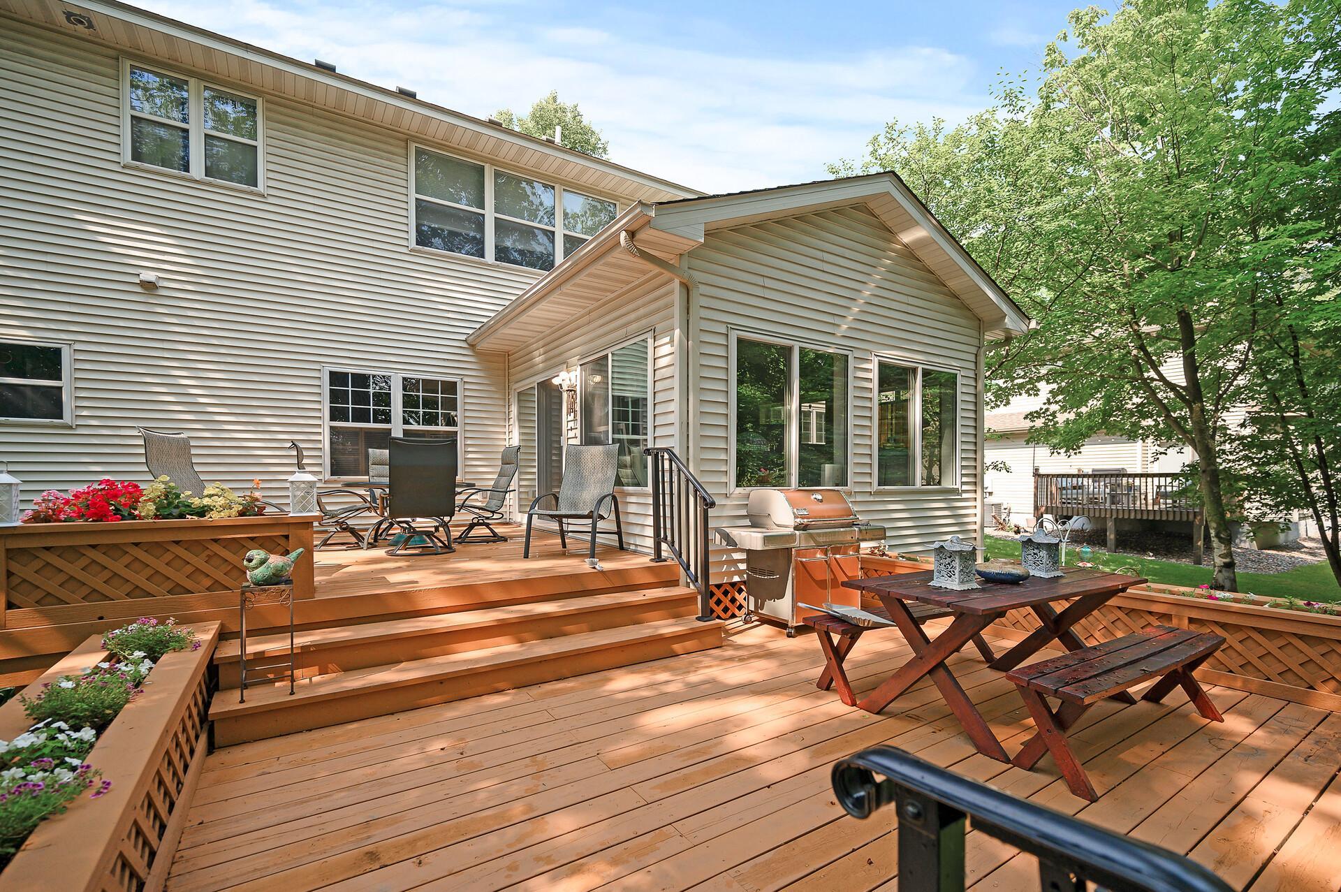 10426 Hidden Oaks Lane N