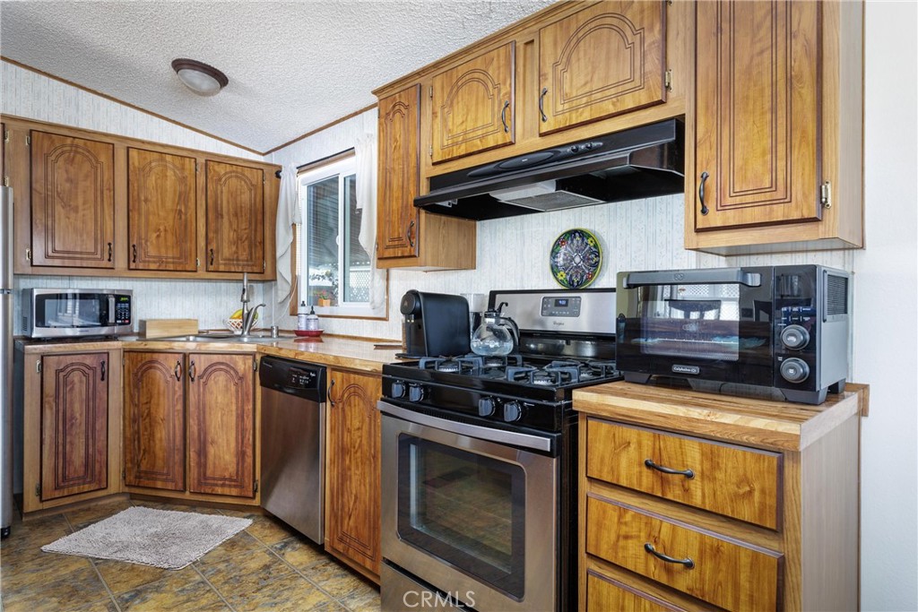 2400 Cienaga Street 33