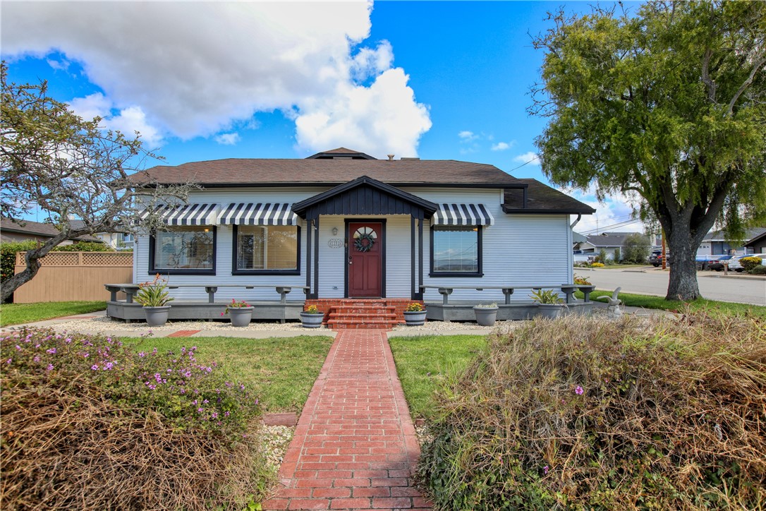 1595 Newport