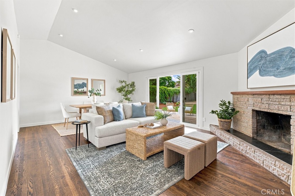 828 Willow