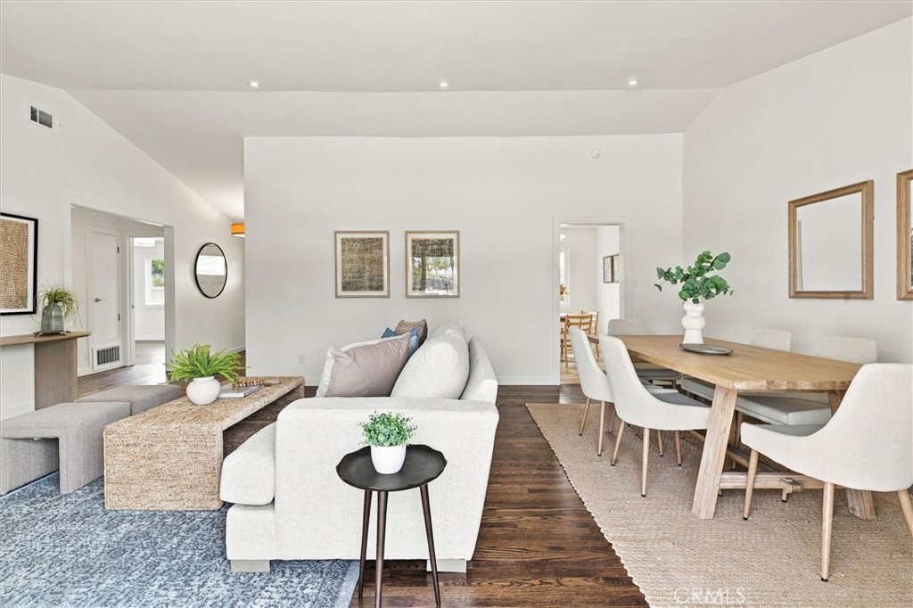 828 Willow