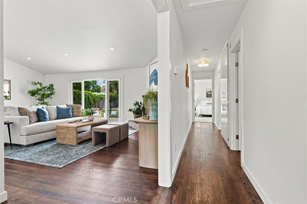 828 Willow