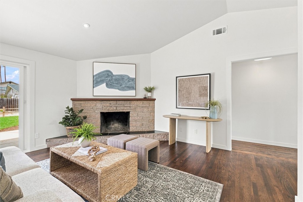 828 Willow