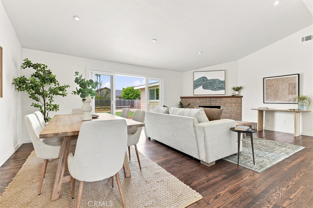828 Willow