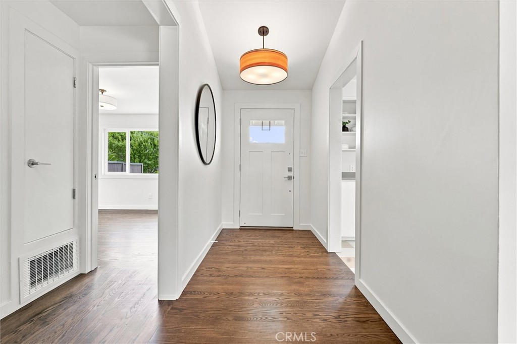828 Willow